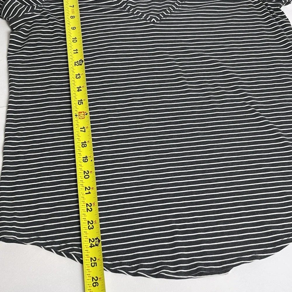 Lululemon Women's Love Tee V Neck Short Sleeve T-Shirt Black White Stripe - Picture 9 of 10